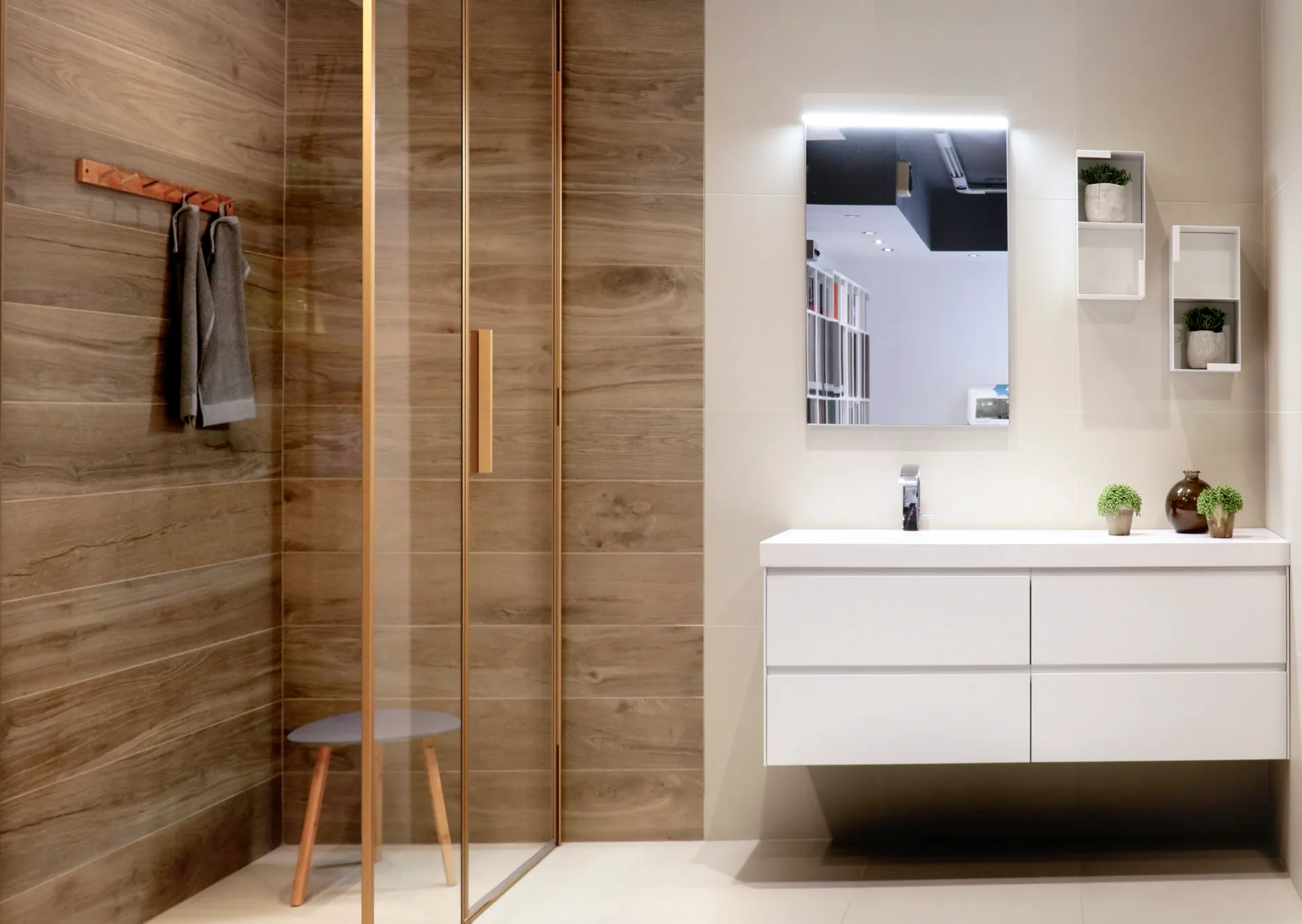 Bagno Nuova Casa Con Specchio e Doccia